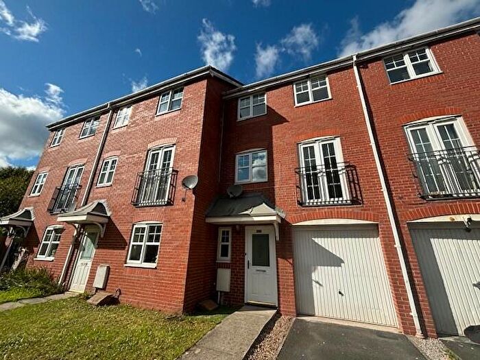 4 Bedroom Town House To Rent In Park Close, Ribbleton, PR2