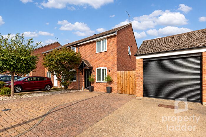 2 Bedroom Semi Detached House For Sale In Lindley Close, Norwich, NR6