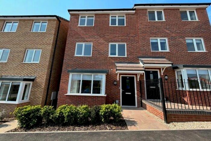 4 Bedroom Semi-Detached House To Rent In Harviston Avenue, Nottingham, NG4