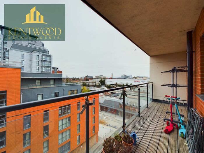 2 Bedroom Flat To Rent In Flat, The Junction, SL2