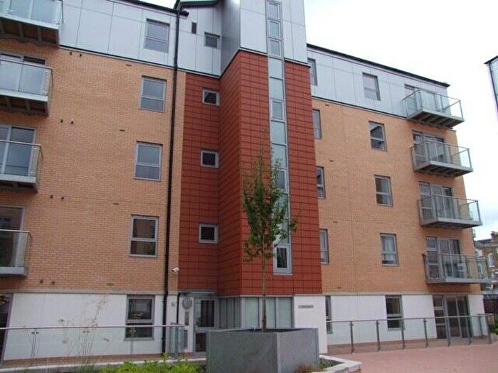 2 Bedroom Flat To Rent In Queen Mary Avenue, E18