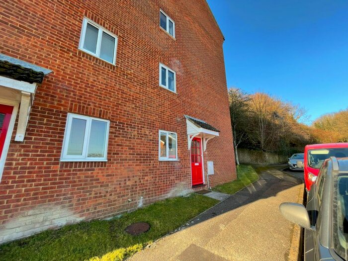 1 Bedroom Flat To Rent In Sarum Close, Salisbury, SP2