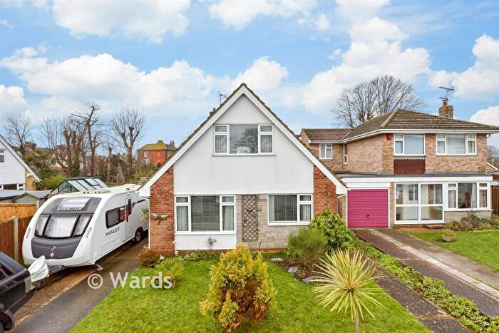 3 Bedroom Detached House For Sale In Douglas Close, Broadstairs, Kent, CT10