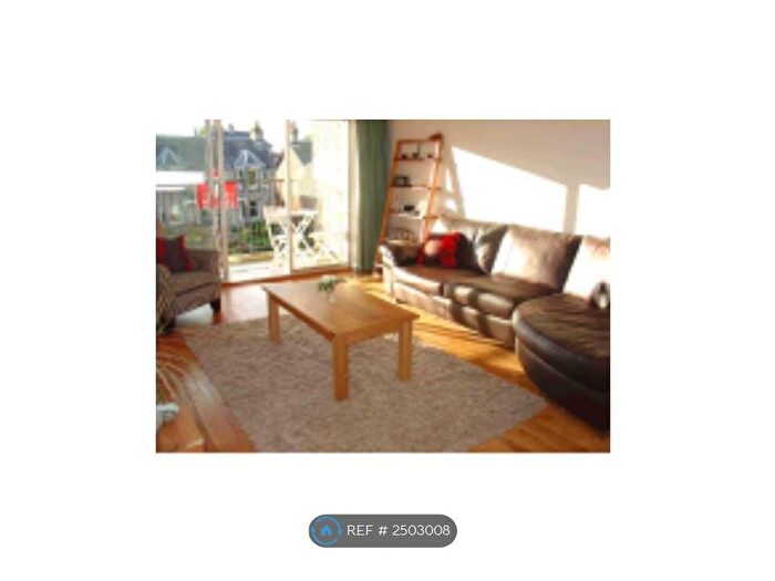 2 Bedroom Flat To Rent In Queens Court, Perth, PH2