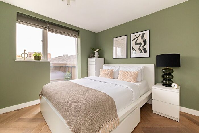 2 Bedroom Flat To Rent In Bevington Road, London, W10