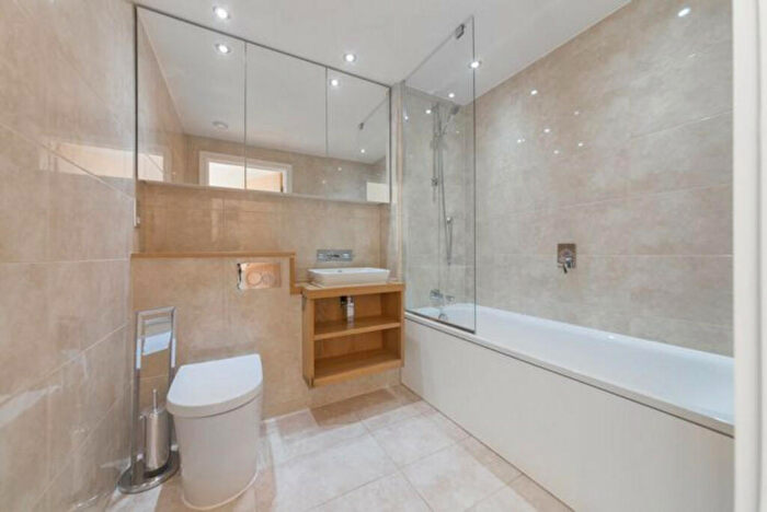 2 Bedroom Apartment To Rent In Elite House, Limehouse, E14