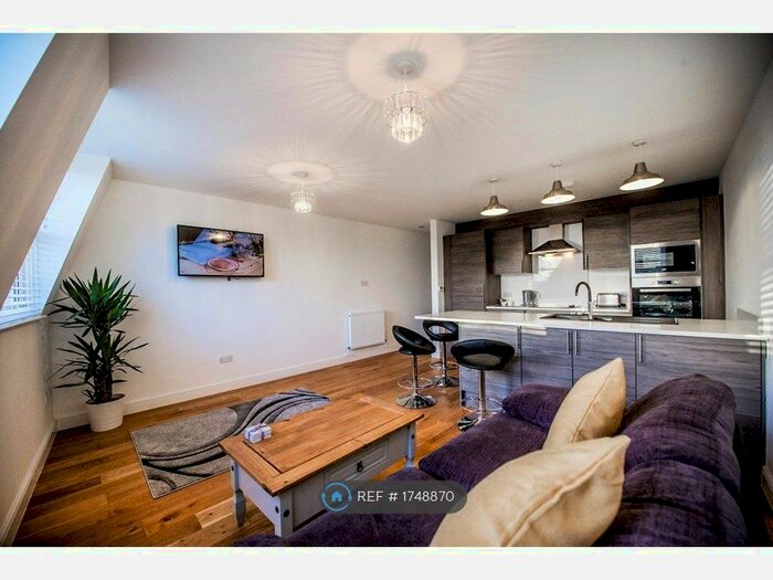 1 Bedroom Flat To Rent In High Road, Loughton, IG10