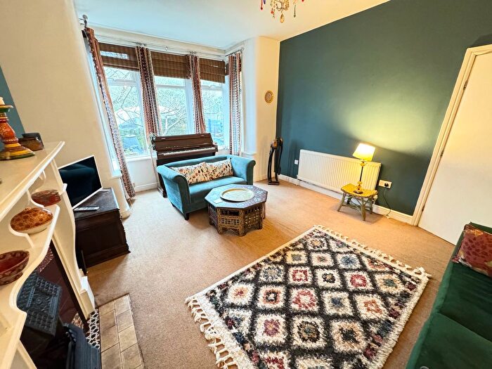 2 Bedroom Flat For Sale In Dallam Road, Shipley, West Yorkshire, BD18