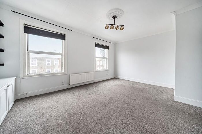 1 Bedroom Flat To Rent In Askew Road, Shepherd's Bush, London, W12