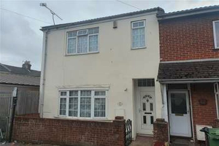4 Bedroom End Of Terrace House To Rent In Graham Road, Southampton, SO14