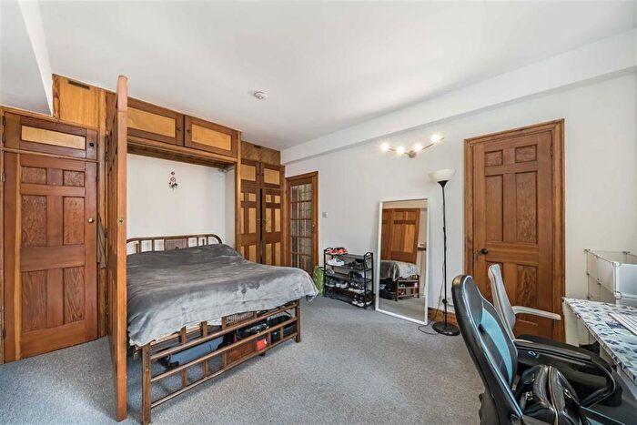 Studio To Rent In Porchester Road, Hyde Park, W2