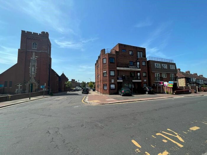 1 Bedroom Flat To Rent In Nether Street, London, N12