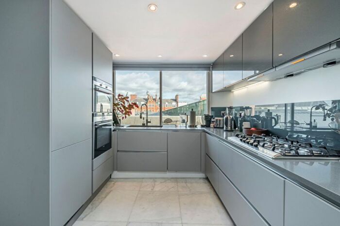 3 Bedroom Flat To Rent In St Pauls Court, Manchester Street, W1U