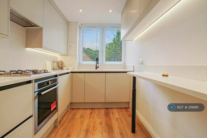3 Bedroom Maisonette To Rent In Batten Street, London, SW11