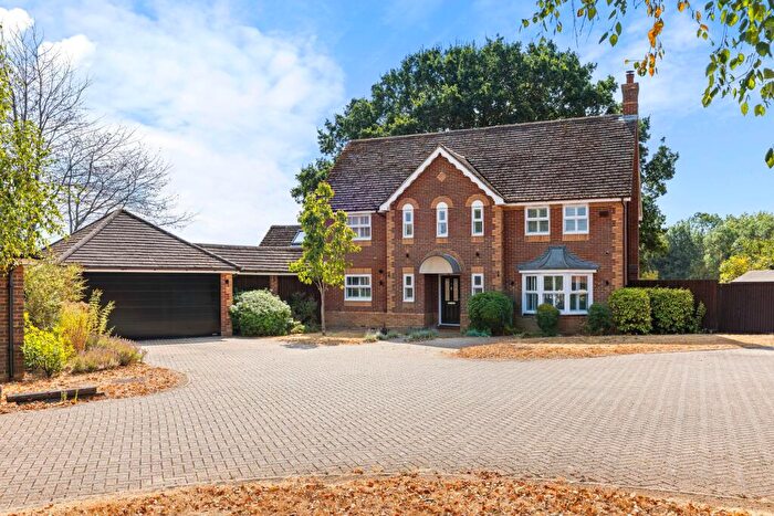 4 Bedroom Detached House For Sale In Hart Dyke Close, Wokingham, RG41
