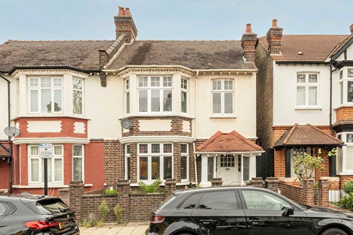 4 Bedroom Property To Rent In Cricklade Avenue, London, SW2