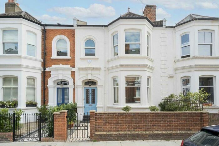4 Bedroom Property To Rent In Ormiston Grove, London, W12