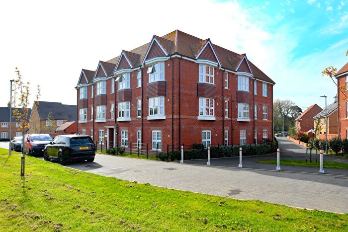 2 Bedroom Flat For Sale In Moye Close, Hoddesdon, EN11