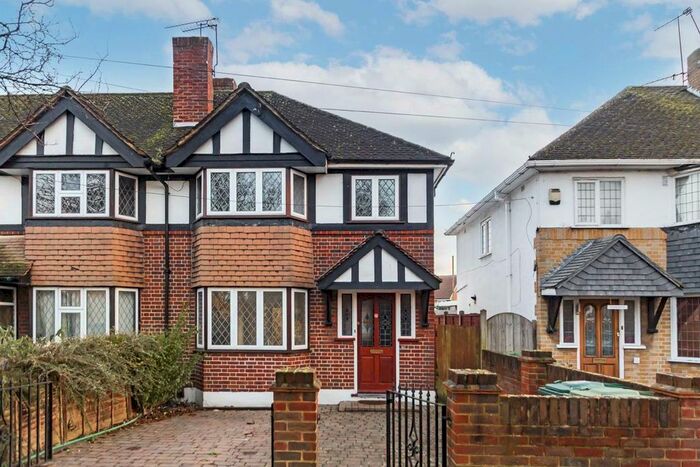 3 Bedroom Property To Rent In Beechwood Avenue, Sunbury-On-Thames, TW16