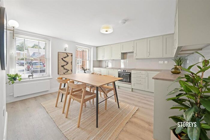 3 Bedroom House For Sale In Akeman Street, Tring, HP23