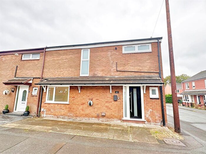 3 Bedroom Mews For Sale In Okell Grove, Leigh, WN7