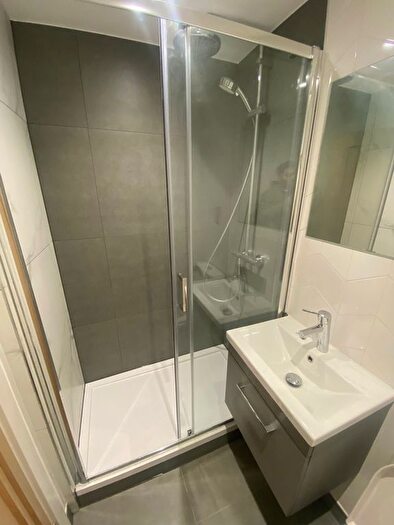 3 Bedroom Flat To Rent In Earls Court Road, London, SW5