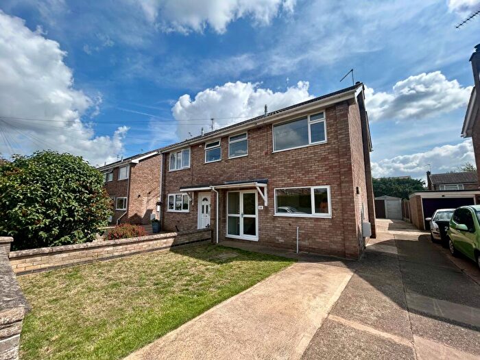 3 Bedroom Semi-Detached House For Sale In Mark Avenue, Sleaford, NG34