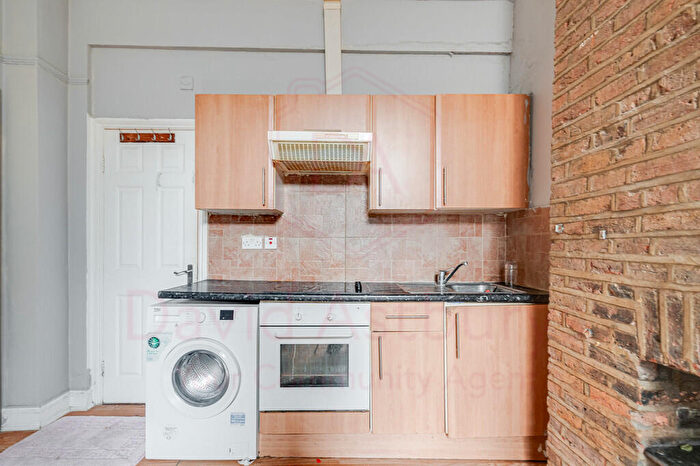 Apartment To Rent In Mazenod Avenue, West Hampstead, London, NW6