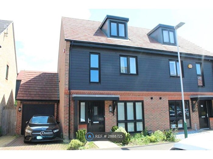 4 Bedroom Semi Detached House To Rent In Oswald Close, Hornchurch, RM12