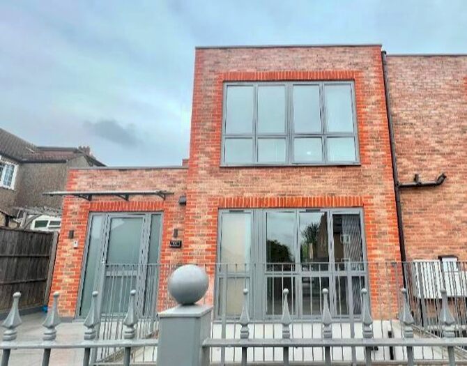 4 Bedroom Flat To Rent In Angles Road, Streatham, SW16