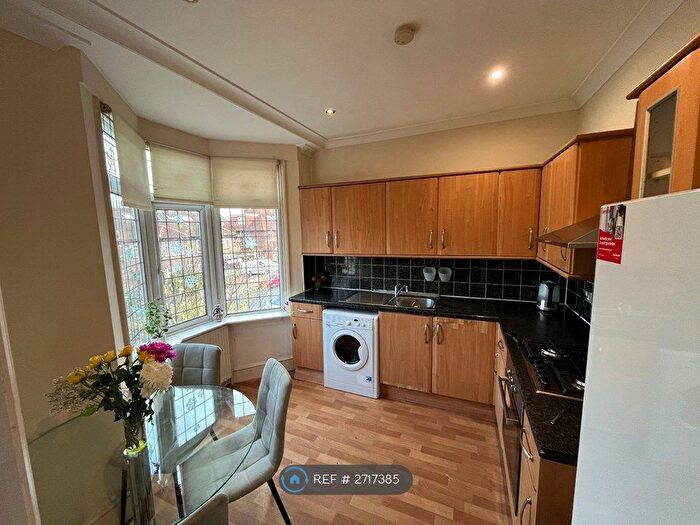 2 Bedroom Flat To Rent In Hurstwood Road, London, NW11