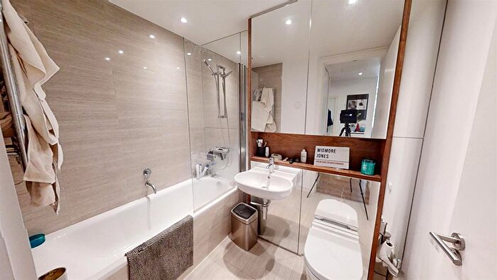 2 Bedroom Flat For Sale In Eastfields Avenue, Putney, London, SW18