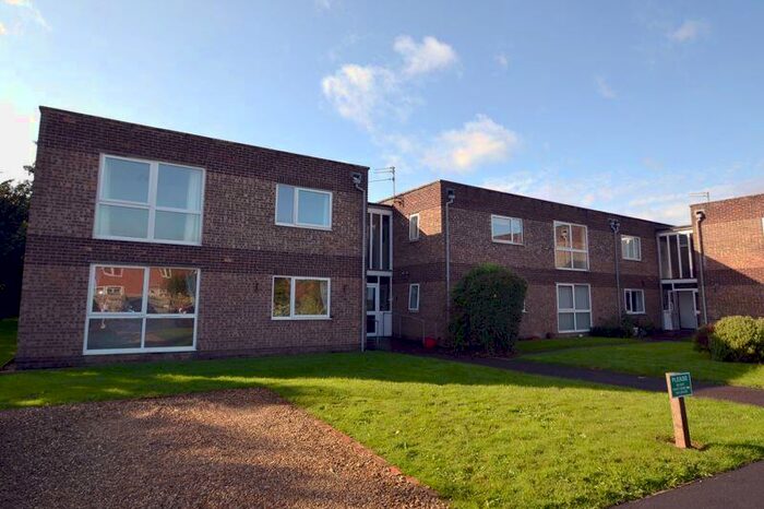 2 Bedroom Apartment To Rent In Kenn Road, Clevedon, BS21