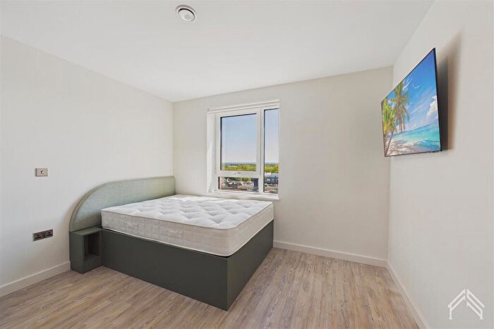 Apartment To Rent In Clarence Street, London, KT1