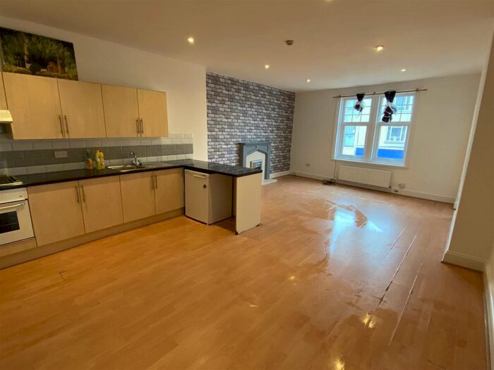 2 Bedroom Flat To Rent In Victoria Terrace, Whitley Bay, NE26