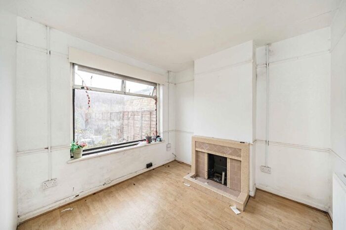 4 Bedroom Terraced House For Sale In Blakenham Road, Tooting, SW17