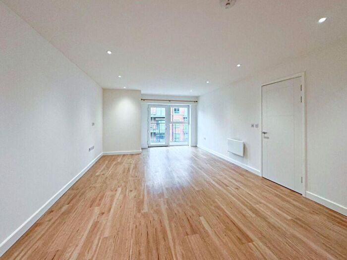 2 Bedroom Apartment To Rent In East Drive, London, NW9