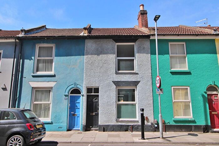 3 Bedroom Terraced House For Sale In Exmouth Road, Southsea, PO5