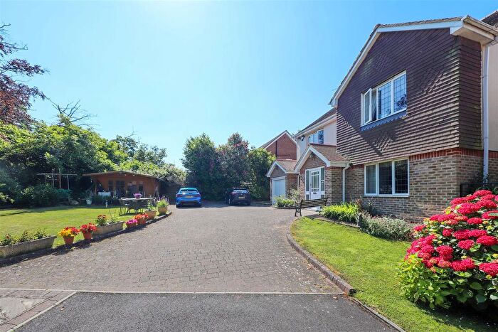 6 Bedroom Detached House To Rent In The Drive, Ickenham, UB10