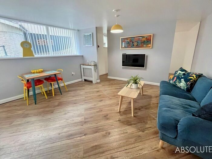 1 Bedroom Flat To Rent In Iddesleigh Terrace, Dawlish, EX7