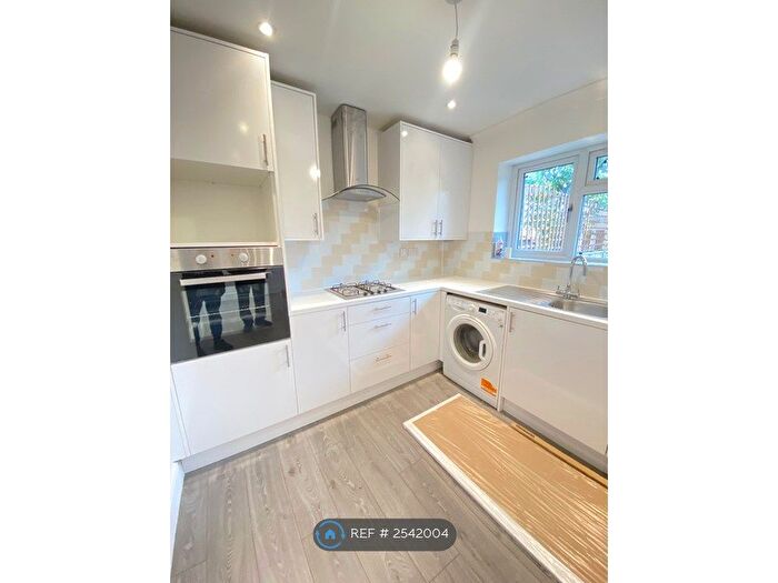 Studio To Rent In Cranford, Cranford, TW4