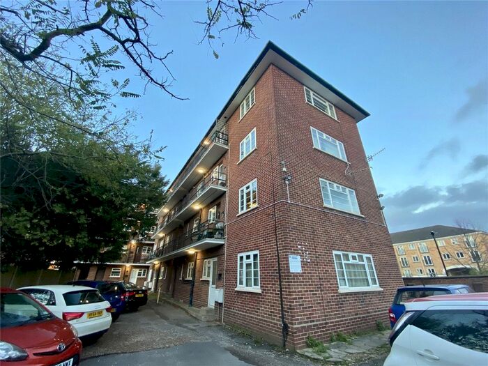 2 Bedroom Flat To Rent In Archers, Archers Road, Southampton, Hampshire, SO15