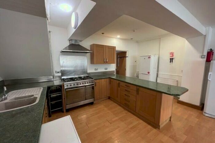 6 Bedroom Terraced House To Rent In Moy Road Cardiff, CF24