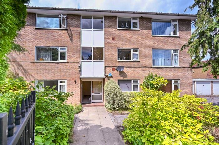 2 Bedroom Flat To Rent In Sandal Road, New Malden, KT3