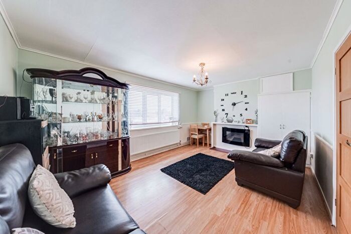 2 Bedroom Flat For Sale In Great Cambridge Road, London, N9