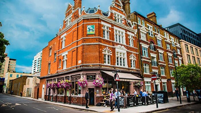 3 Bedroom Flat To Rent In Vauxhall Walk, Pimlico, West End, Nine Elms, London, SE11