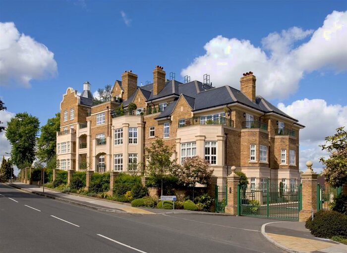 3 Bedroom Penthouse To Rent In Mountview Close, Hampstead Garden Suburb, NW11