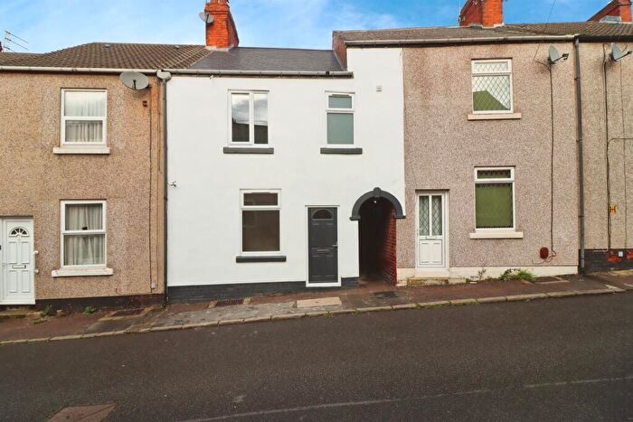 2 Bedroom Terraced House For Sale In Valley Road, Chesterfield, S41