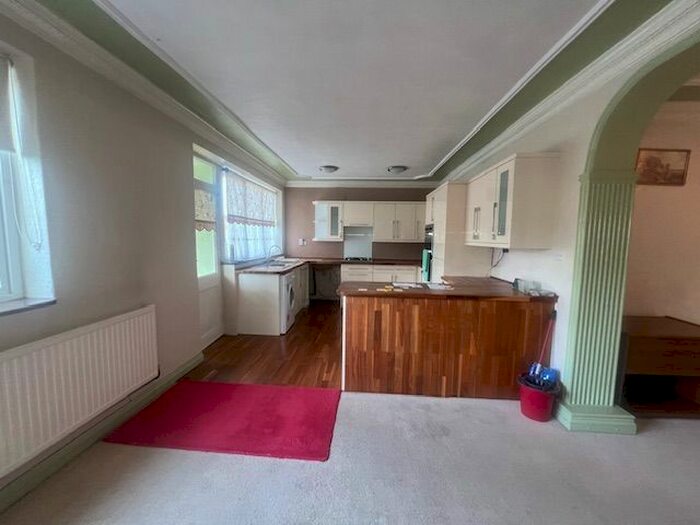 3 Bedroom Bungalow To Rent In Askwith Road, Rainham, RM13