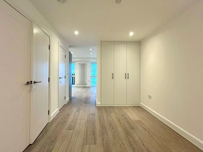 Studio To Rent In Western Gateway, London, E16